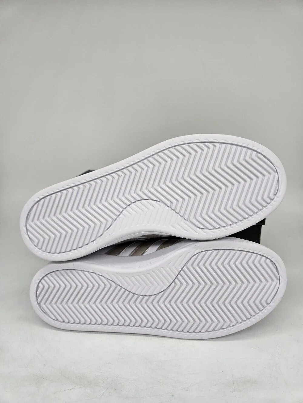 adidas Women's Grand Court GW9215 White Platinum Metallic Tennis Shoes Size 7.5